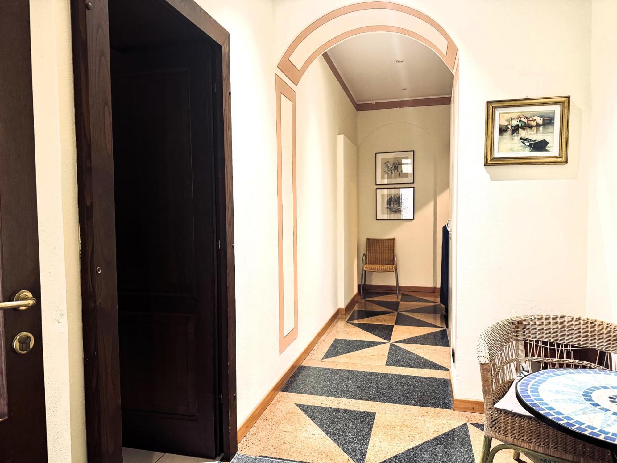 Hotel Marco'S Como Exterior photo